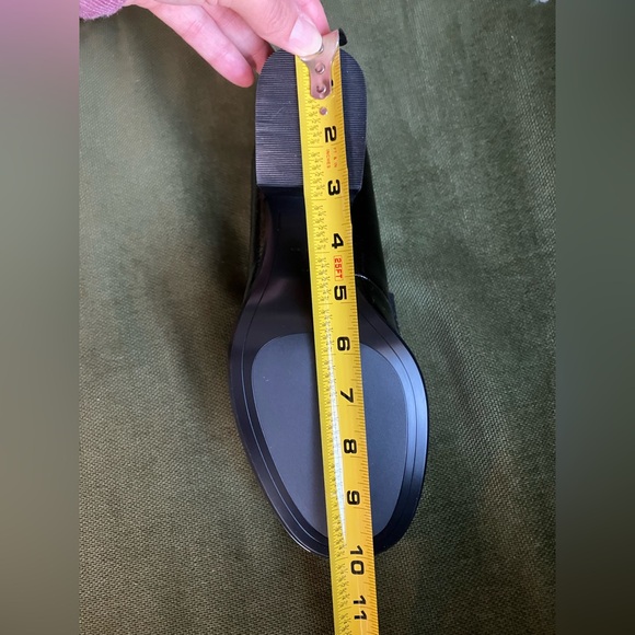 Zara | FAUX PATENT TASSELED LOAFERS | Black - Picture 7 of 7